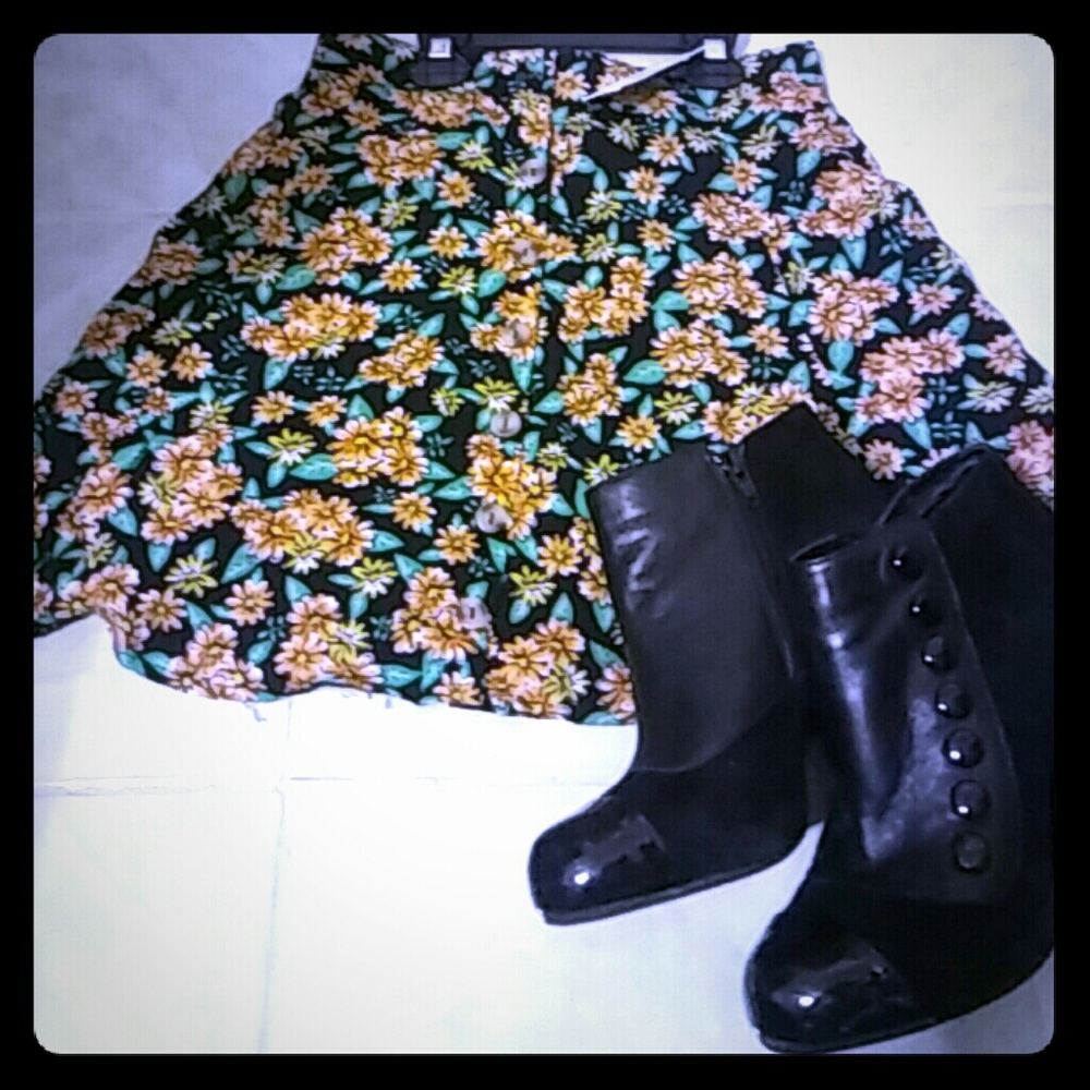 NWT LA hearts sunflower skater skirt sz Sm